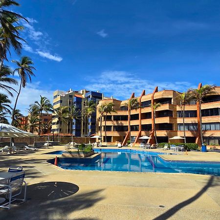 Tucacas, Frente Al Mar, Balcon, Piscina Y Playa Privada Apartment Luaran gambar