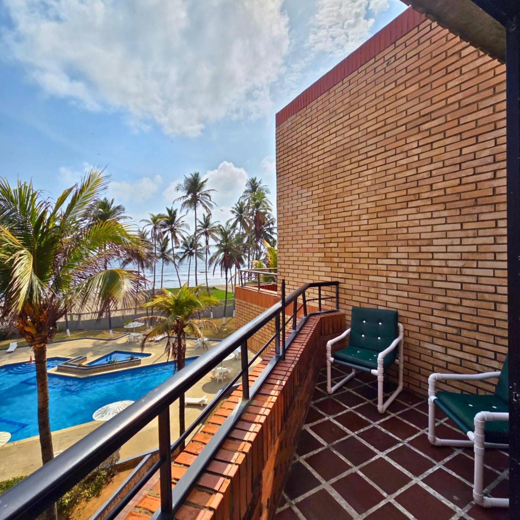 Tucacas, Frente Al Mar, Balcon, Piscina Y Playa Privada Apartment Luaran gambar