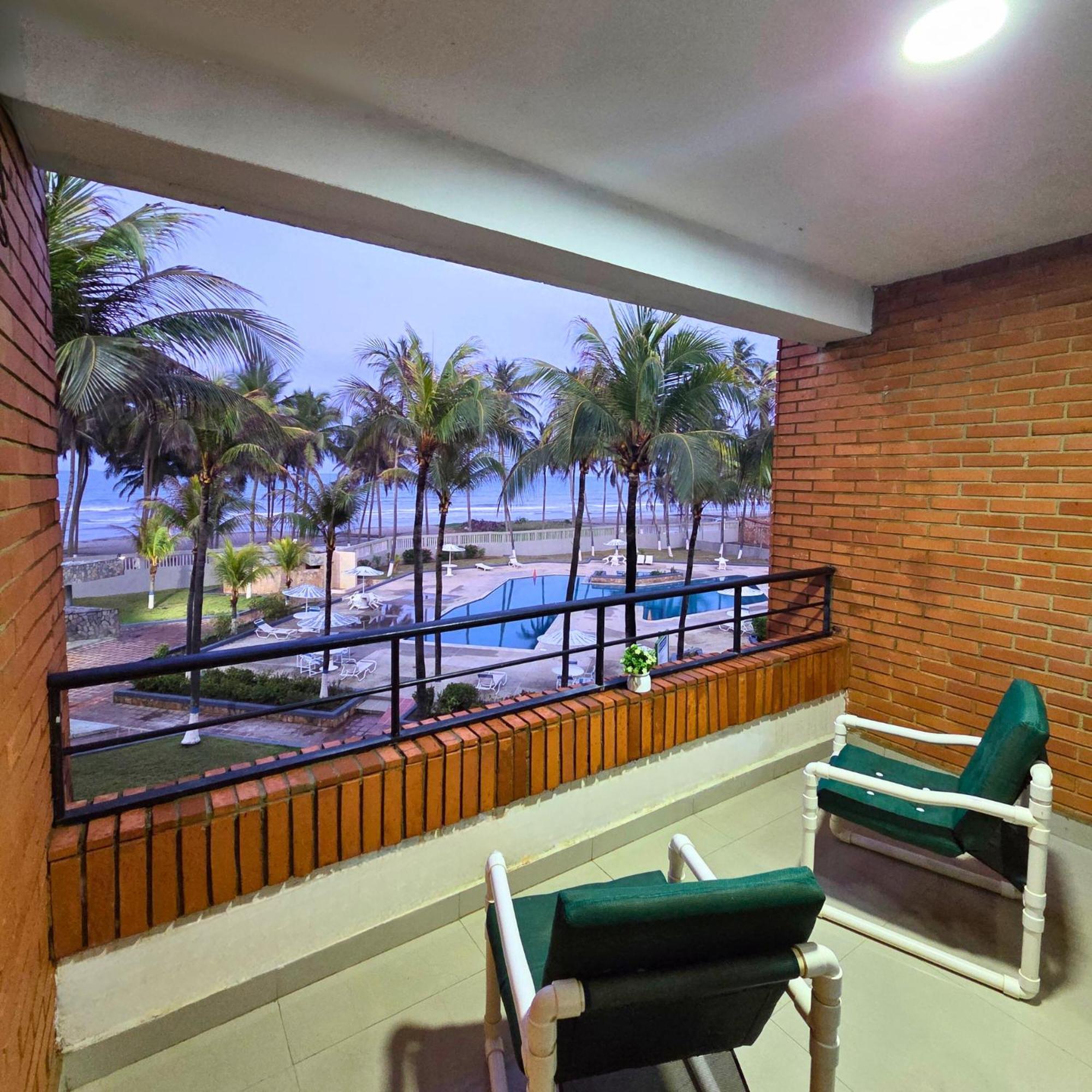 Tucacas, Frente Al Mar, Balcon, Piscina Y Playa Privada Apartment Luaran gambar