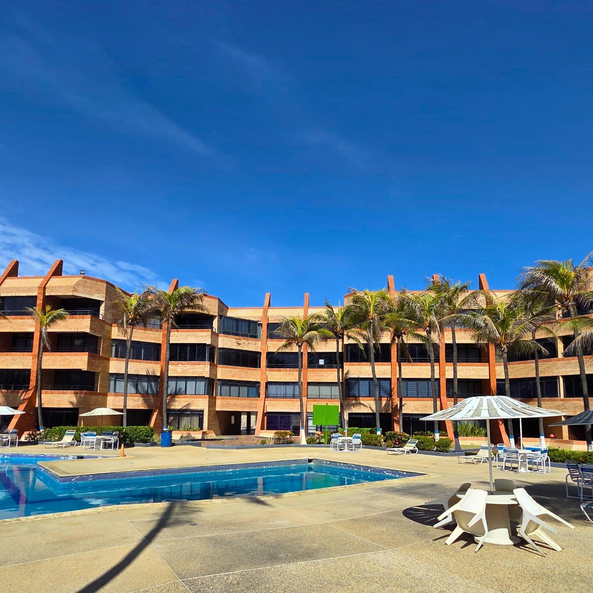 Tucacas, Frente Al Mar, Balcon, Piscina Y Playa Privada Apartment Luaran gambar