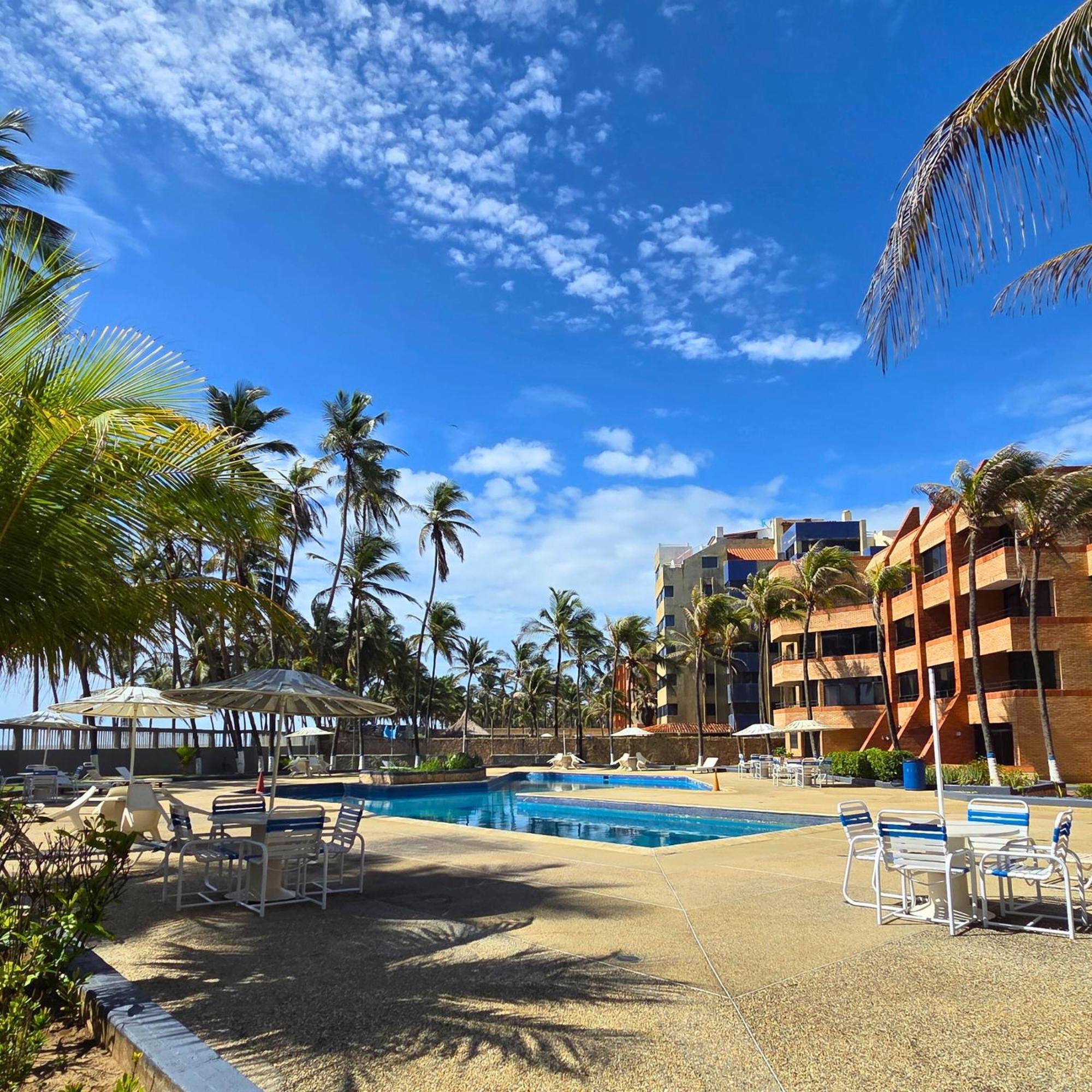 Tucacas, Frente Al Mar, Balcon, Piscina Y Playa Privada Apartment Luaran gambar